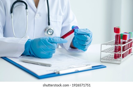 Professional Doctors Perform Tests From Samples Of Blood Tests To Diagnose Virus Infections Analysis And Sampling Of Infectious Diseases, Medical Concepts, And Health Care.