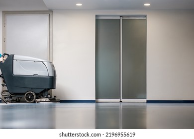 Professional Floor Cleaner Machine That Cleans The Floors Of An Empty Business Center