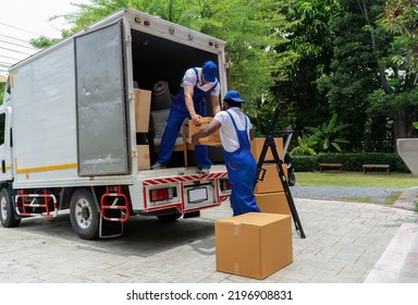 Professional Goods House Move Service Use Truck Carry Personal Belongings Door To Door Transport Delivery Handover Boxes Luggage One By One And Keep On The Floor Before Transfer To Place In House
