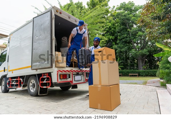 Professional goods house move service use truck\
carry personal belongings door to door transport delivery handover\
boxes luggage one by one and keep on the floor before transfer to\
place in house\
