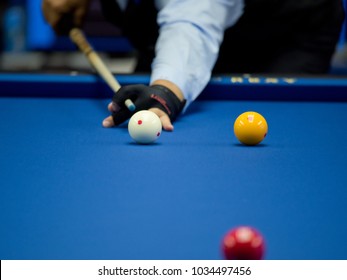 Professional Hand Billiard Cue Ball Hand Player