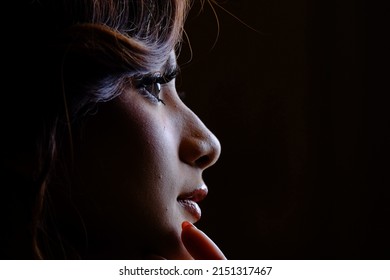 A Professional Model Poses In Front Of A Customer During A Product Introduction Event For The Newly Released Camera (surabaya, 13-12-2018)