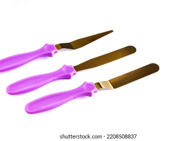 Professional Offset Spatula Set For Icing Large Cakes Quickly. Starter Kit For Decorating A Cake. Confectioner's Tools Isolate On White . Pastry Spatulas. High Quality Photo