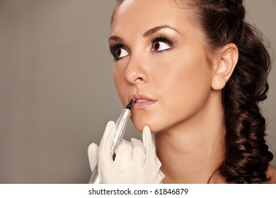 Professional permanent makeup applying