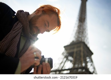 Professional photographer at work in the city centre of Paris