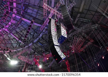 Professional sound speakers. Installation of equipment for performances or concerts