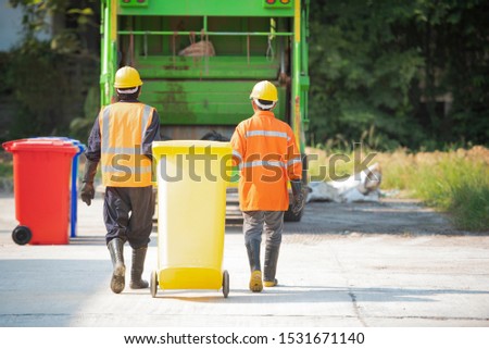 Professional staff do environmental transportation, preliminary management, recycling waste.