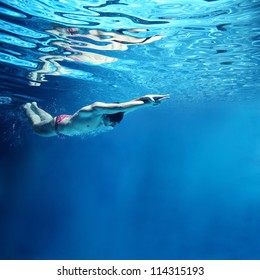 professional swimmer underwater swimming butterfly