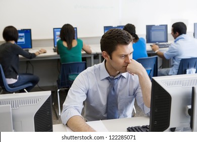 16,400 Students in computer lab Images, Stock Photos & Vectors ...