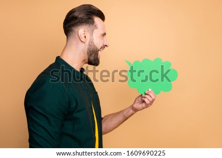 Profile photo of attractive funny guy holding green paper mind cloud screaming expressing own thoughts chatterbox wear casual trendy clothes isolated beige color background