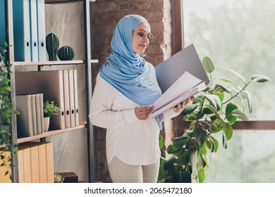 Profile Side Photo Of Young Arab Woman Chief Look Read Paper Document Report Accountant Attorney Indoors