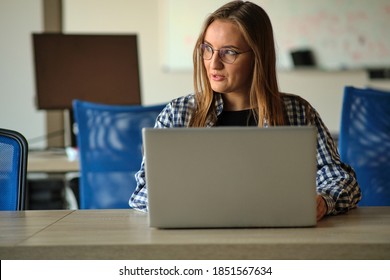 Programmer Girl Works Computer Girls Science Stock Photo 1851567634 ...