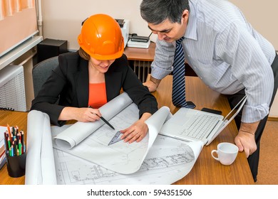Project Manager and engineer discussing building plans. Discussion of the project. Group work.
