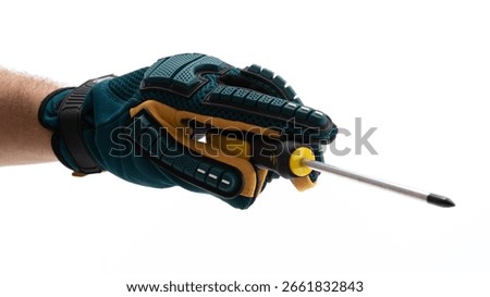 Proper grip on screwdriver while wearing gloves