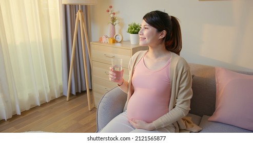 水を飲む 日本人 家族 の画像 写真素材 ベクター画像 Shutterstock