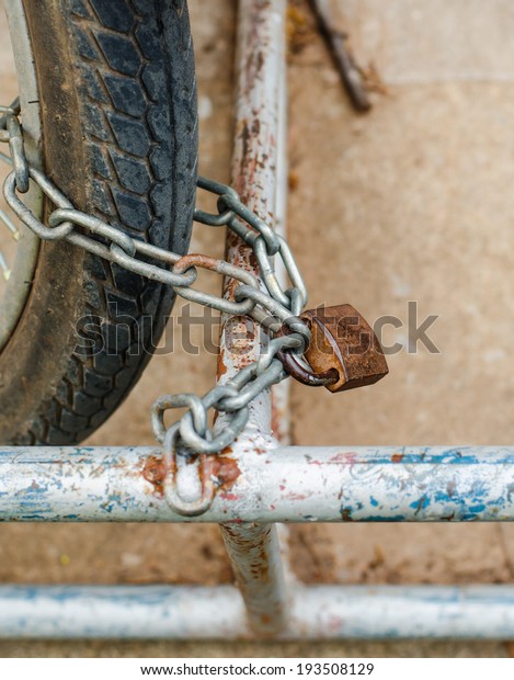 Protection lock on bike in 
Parking