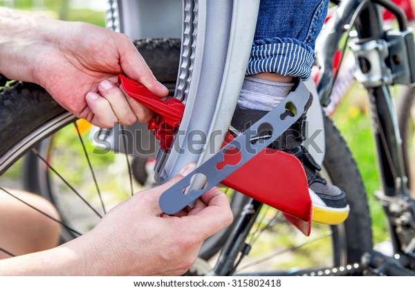 hands on bike seat