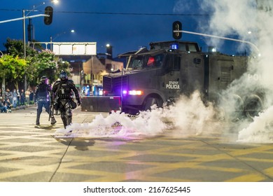 A protest in Universidad de Antioquia was happened on 692022 in Medellin, Colombia. 
There were many students and polices throwing rocks to each other.