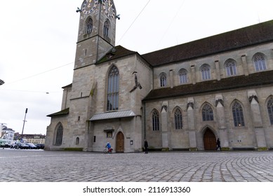 Protestant Church Women's Minster With Paving Stones At Minster Square In The Old Town Of Zürich At A Gray And Cloudy Winter Day. Photo Taken February 1st, 2022, Zurich, Switzerland.