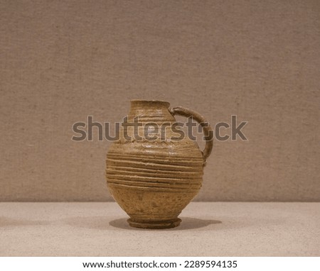 Proto-celadon he with string design, Ancient Spring and Autumn Period.