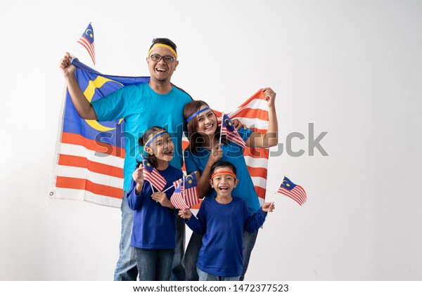 Proud Malaysian Family Holding Malaysia Flag Stock Photo Edit Now 1472377523