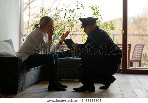 Psychologist of the police talking to a victim
after a burglary with
theft