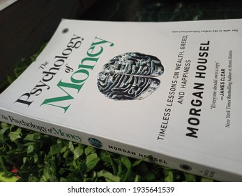 The Psychology Of Money Best Seller Novel Photos Famous Book By Award Winning Author Morgan Housel Timeless Lessons On Wealth Greed And Happiness Shares 19 Short Stories Best Book On Personal Finance