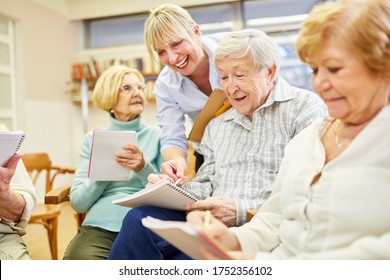 Psychotherapist helps demented seniors with group therapy in a retirement home - Powered by Shutterstock