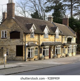 Pub High Street Broadway Cotswolds Worcestershire Uk