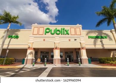 Publix Super Market A employee-owned, American Supermarket chain on a bright sunny day in cape coral Florida headquarters located in Lakeland, Florida. 