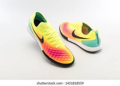Nike MAGISTAX Proximo II TF DF Turf Soccer Shoe (843958