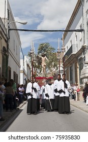 PUERTO REAL, CADIZ - APRIL 24: altar servers belonging to the brotherhood of the greatest Inglesia resusitaste accompany Christ's resurrection on Sunday.  April 24, 2011 in Puerto Real, Cadiz (Spain)