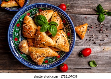 Puff pastries with meat samosa samsa - traditional uzbek and indian pasrty. top view. Traditional Oriental food.
