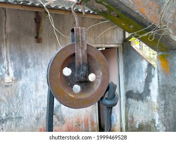 Pulley Draw Water Well Village Stock Photo 1999469528 | Shutterstock