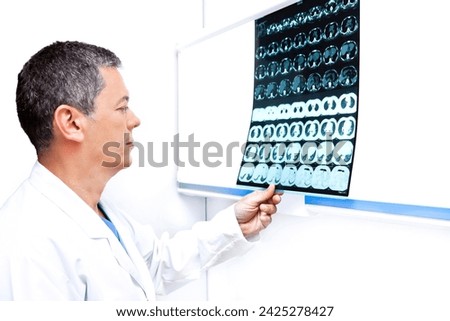 A pulmonologist or thoracic surgeon looks at the chest X-ray or chest X-ray or mri or tomography images of the patient. The results of the lung cancer patient are analysed