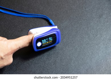 Pulse Oximeter Showing The Reading 