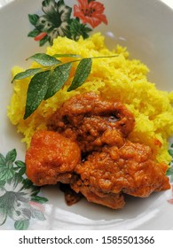 Pulut Kuning Kari Ayam - Tumeric Glutinous Rice With Chicken Curry 