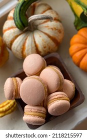 Pumpkin Spice Macarons For That Fall Feeling