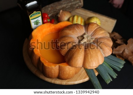 Pumpkinsoup inside a pumpkin