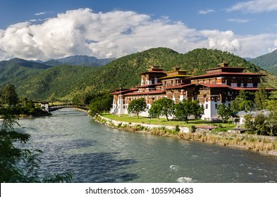 Punakha Dzong at the junction of Mo Chhu and Pho Chhu (Mo River and Cho River) forming Punakha Tsang Chhu (Punakha Tsang River), Thimphu, Bhutan