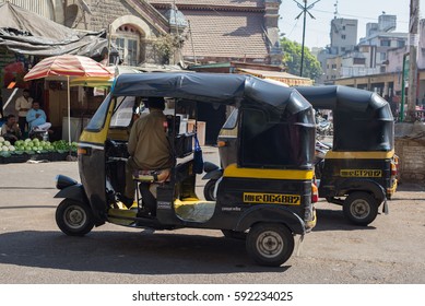 PUNE, INDIA - NOVEMBER 25, 2016: Rickshaw Drivers Waiting For Fares Near The Fruit Market Mahatma Jyotiba Phule Mandai