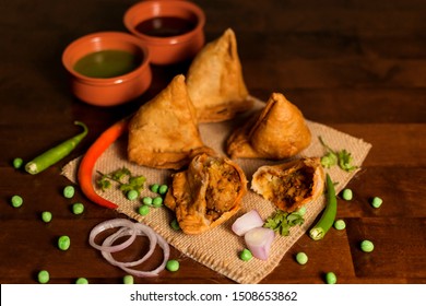 Punjabi Aloo Samosa Or Potato Samosa Recipe Or Indian Traditional Aloo Samosa - Indian Chat Recipe