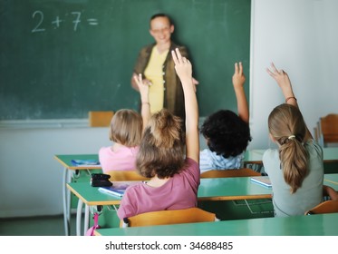 Actividades de los alumnos en el aula de la escuela