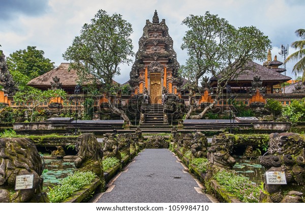 Pura Taman Kemuda Saraswati Temple Ubud Stock Photo 1059984710 ...