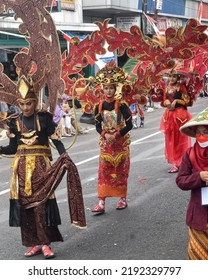 Purbalingga, Indonesia - August 21th 2022 : Junior High School Students Wear Costumes To Take Part In A Cultural Parade In Commemoration Of Indonesia's Independence Day