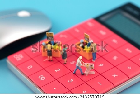 The purchasing power of miniature creative online shopping consumption Foto stock © 