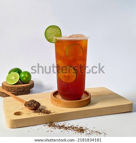 Pure thai tea brew with lime