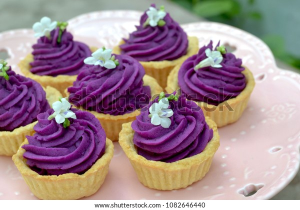 Purple\
sweet potato/ yam tart, selective and soft\
focus