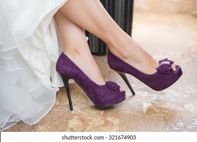 Purple Wedding shoes on the feet of the bride