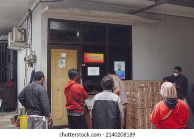 Purwokerto, Indonesia - March 12, 2022: People Are Queuing To Get A 